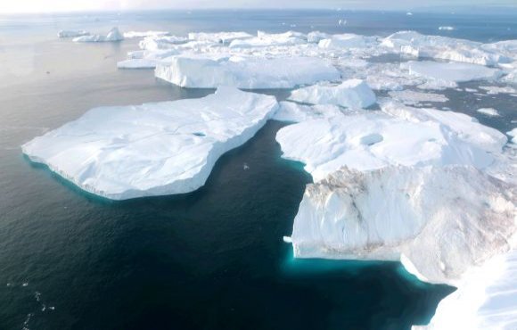 Povrch Grónského ledovce se otepluje, naznačuje studie
